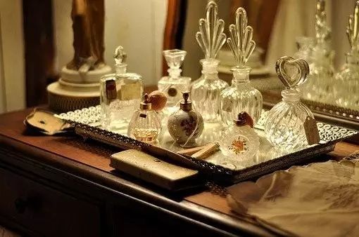 The Scroll of Perfume: A Millennium of Transformation in the Perfume Industry (Section 2)